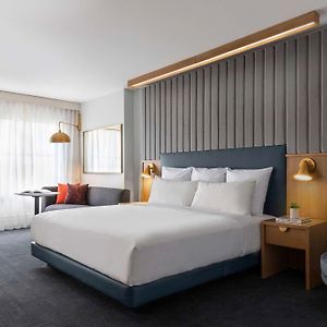 Deluxe King Room Accessible